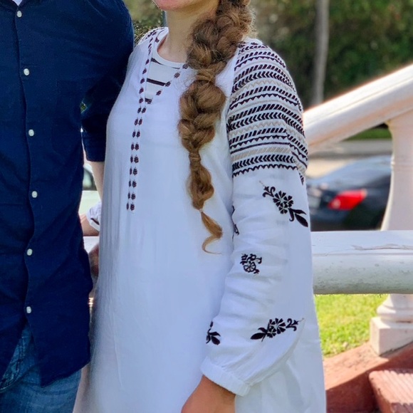 White embroidered midi dress - Picture 5 of 5